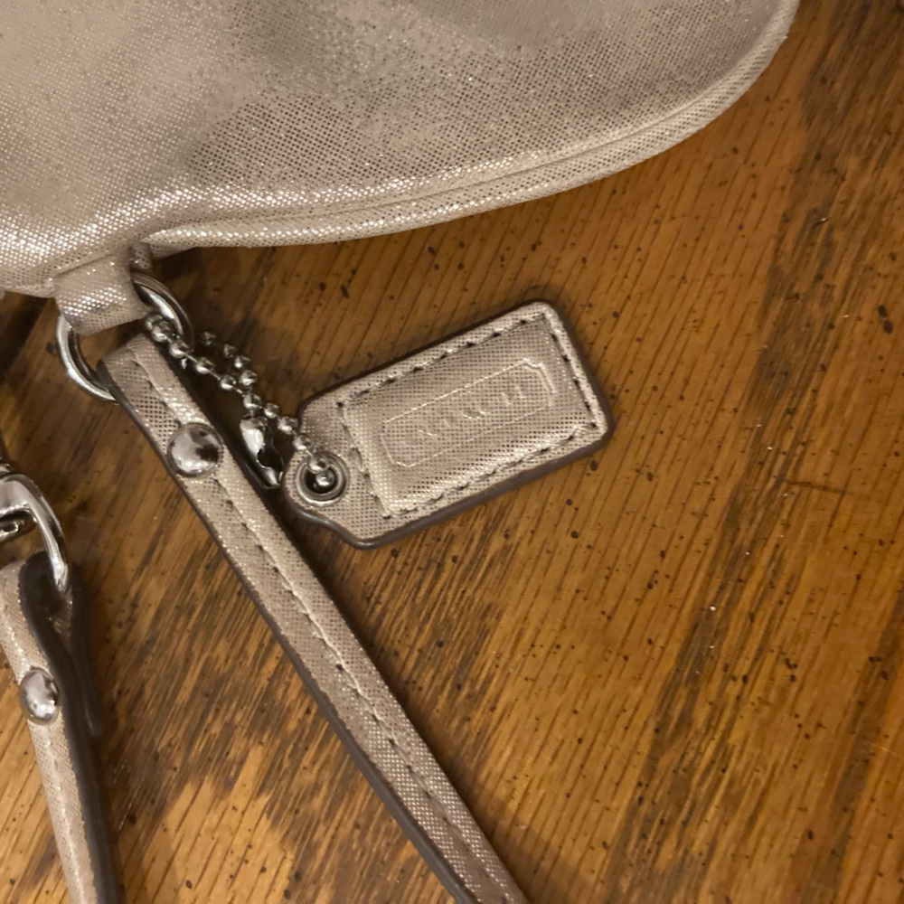 Coach Poppy Wristlet Champagne Metallic - Picture 10 of 11